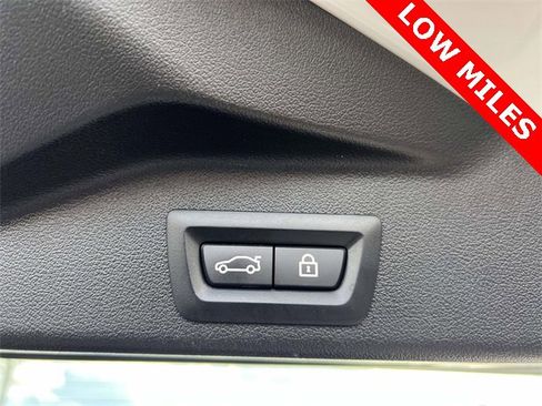 Used 2022 BMW X5 xDrive40i w/ Parking Assistance Package image 9