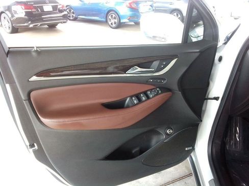 Used 2018 Buick Enclave Avenir w/ Avenir Technology Package AWD/4WD image 22