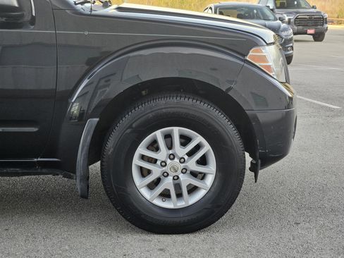 Used 2018 Nissan Frontier SV image 8