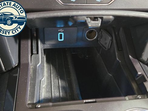 Used 2019 Ford Explorer XLT w/ Equipment Group 202A AWD/4WD image 18