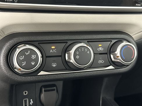 Used 2022 Nissan Versa SV w/ Trunk Package image 23