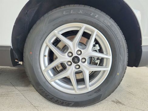 Used 2024 Ford Edge SEL image 45