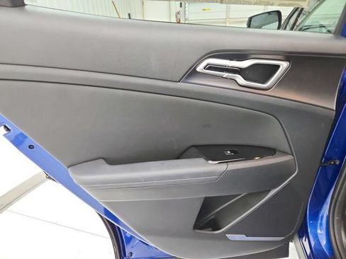 Used 2025 Kia Sportage EX FWD image 34