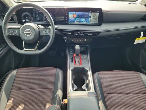 Certified 2025 Nissan Kicks SR FWD image 18