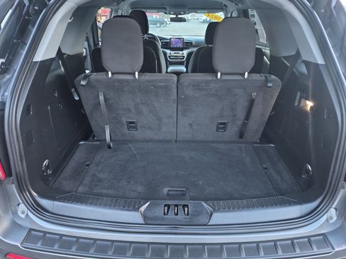 Used 2024 Ford Explorer XLT image 16