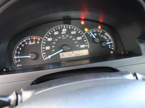 Used 2013 Toyota Camry L image 16