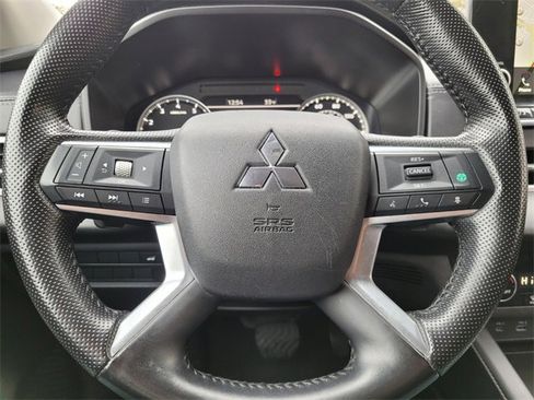 Used 2024 Mitsubishi Outlander SE image 29