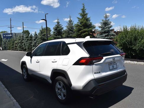 Used 2021 Toyota RAV4 XLE AWD/4WD image 6