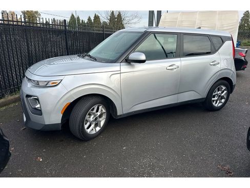 Used 2021 Kia Soul S image 2
