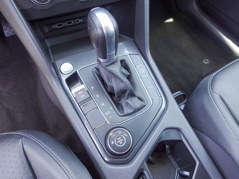 Used 2019 Volkswagen Tiguan SE AWD/4WD image 17