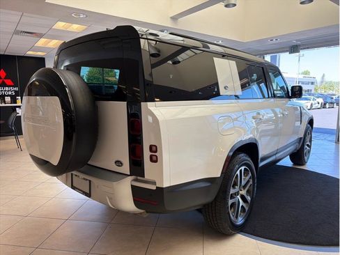 Used 2023 Land Rover Defender 130 SE AWD/4WD image 5