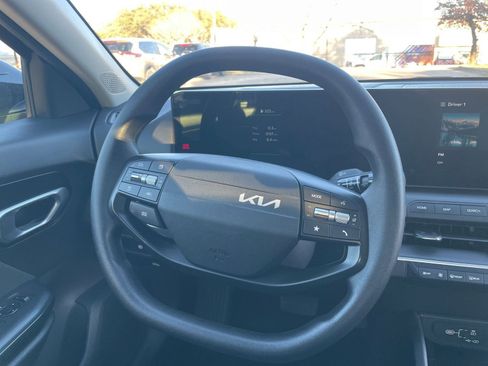Used 2025 Kia K4 LXS image 30