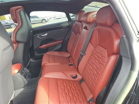 Used 2022 Audi e-tron GT Prestige w/ Prestige Package image 11