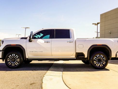 Used 2024 GMC Sierra 2500 Denali Ultimate AWD/4WD image 9