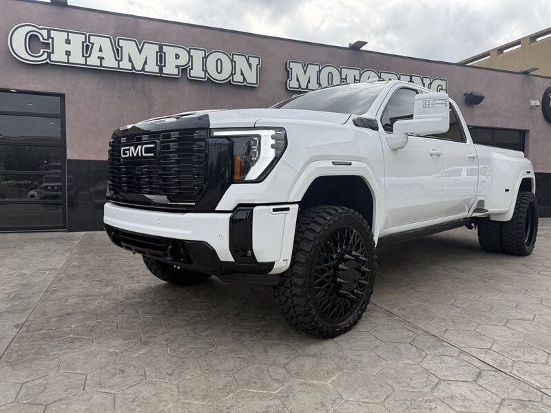 Used 2026 GMC Sierra 3500 Denali w/ Denali Reserve Package AWD/4WD image 2
