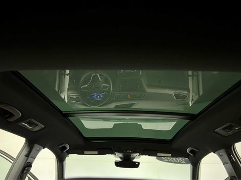 Used 2022 Volkswagen Tiguan SE w/ Panoramic Sunroof Package image 14