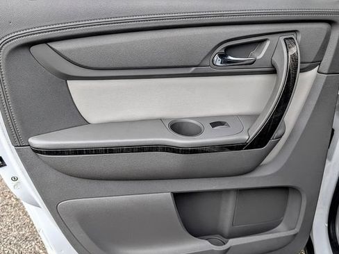 Used 2016 GMC Acadia SLT FWD image 17