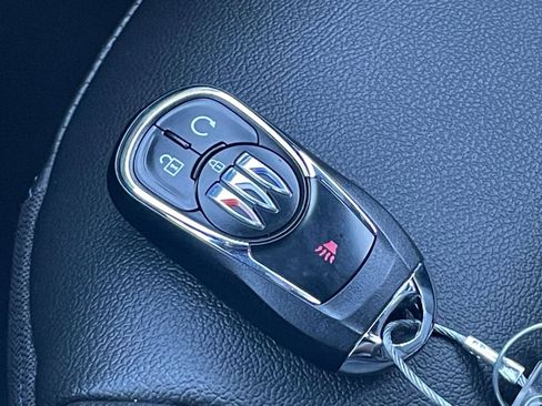 Used 2025 Buick Envista Sport Touring image 22