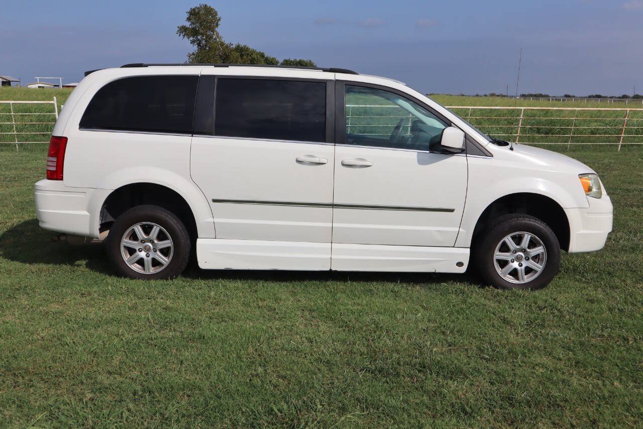 Used 2010 Chrysler Town & Country Touring FWD image 14