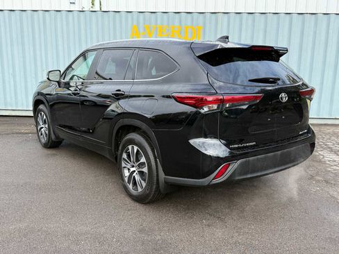 Used 2023 Toyota Highlander XLE image 7