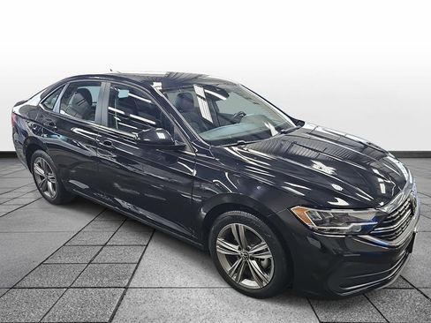 Used 2024 Volkswagen Jetta SE image 3