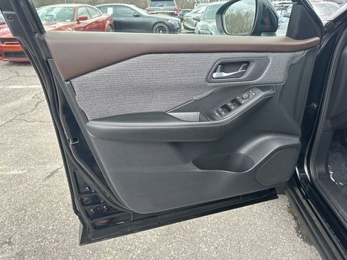 Used 2021 Nissan Rogue SV image 23