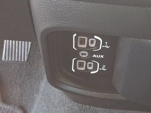 Used 2024 RAM 1500 Laramie AWD/4WD image 26
