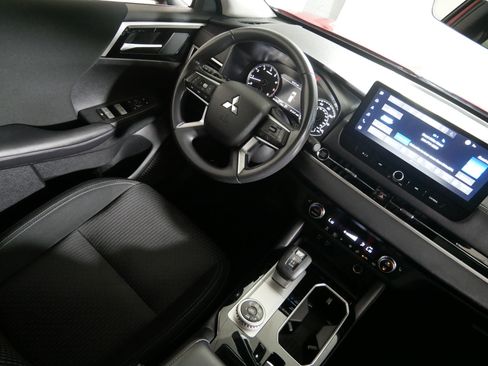 Used 2025 Mitsubishi Outlander ES AWD/4WD image 9