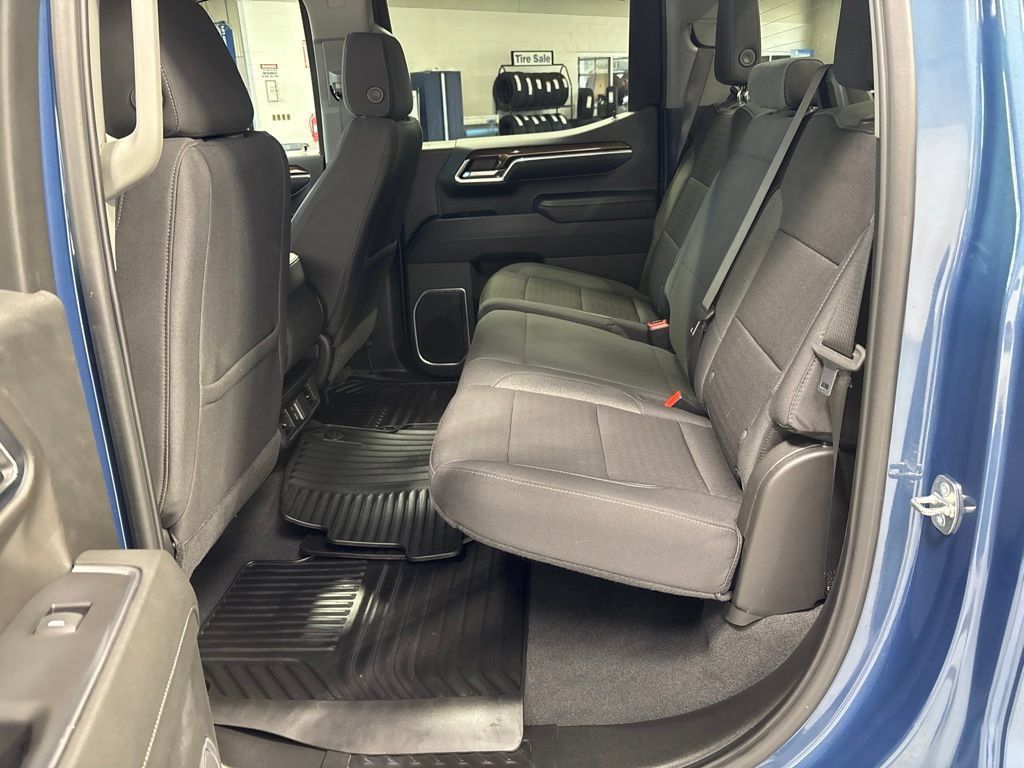 Used 2024 Chevrolet Silverado 1500 LT AWD/4WD image 32