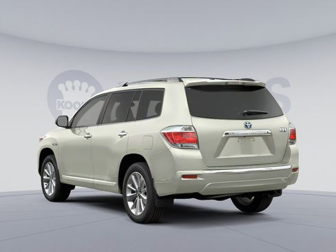 Used 2013 Toyota Highlander 4WD Hybrid w/ Leather Premium Pkg image 2