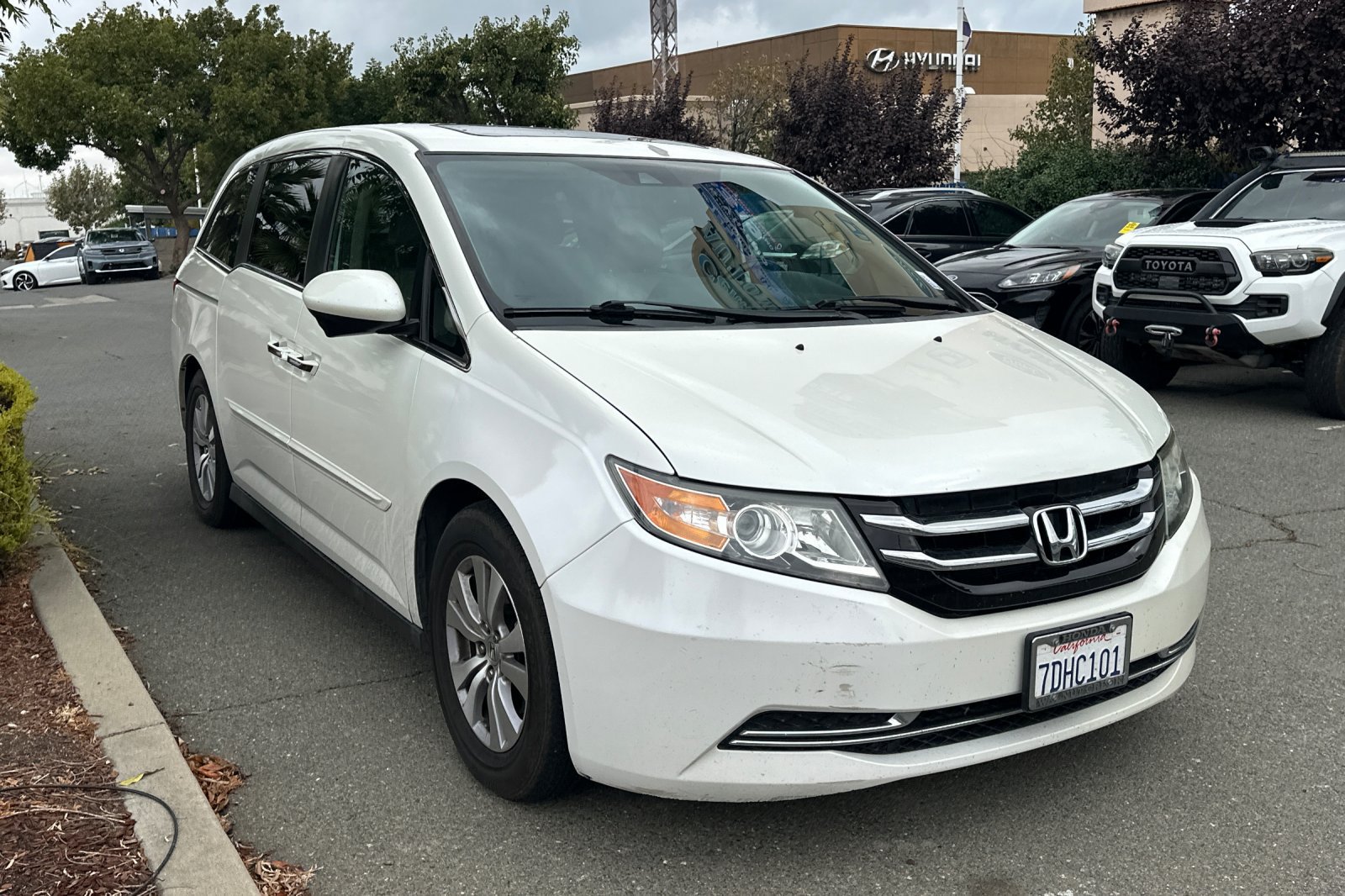 Used 2014 Honda Odyssey EX-L image 2