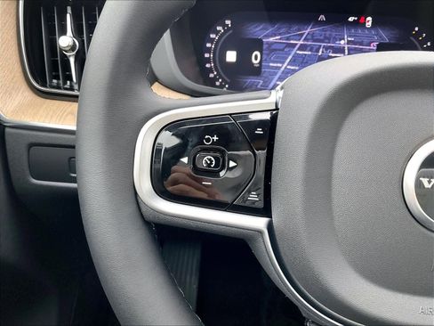 New 2026 Volvo XC60 B5 Ultra w/ Climate Package AWD/4WD image 17