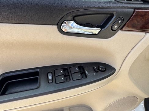 Used 2011 Chevrolet Impala LS FWD image 11