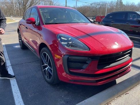 Used 2022 Porsche Macan AWD/4WD image 1