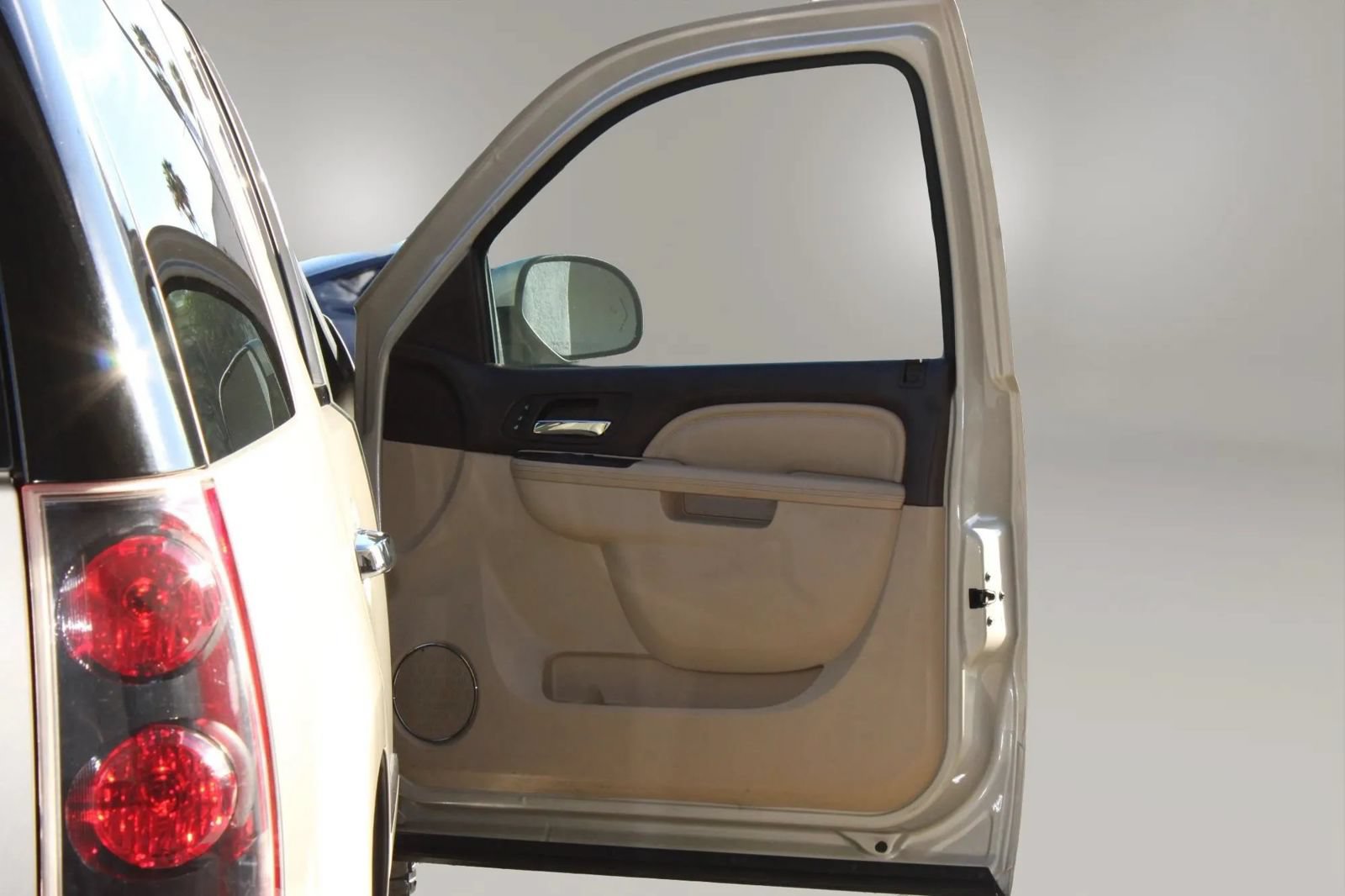 Used 2013 GMC Yukon Denali AWD/4WD image 7