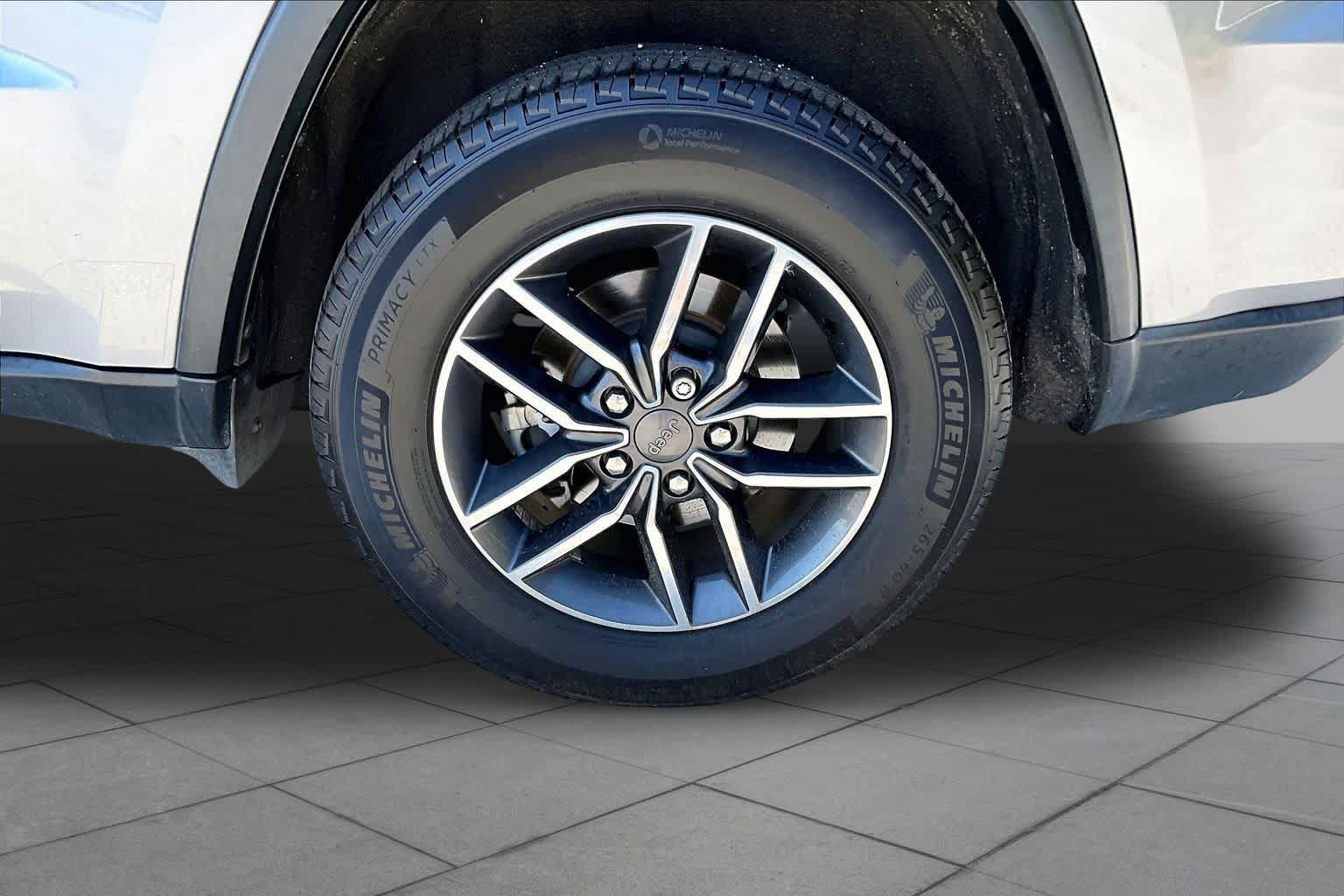 Used 2020 Jeep Grand Cherokee Limited w/ Luxury Group II RWD image 9