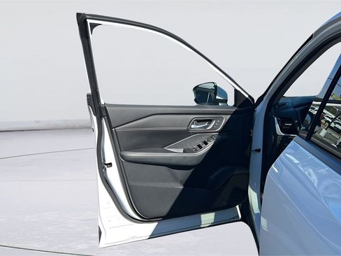 Used 2024 Nissan Rogue SL w/ SL Premium Package image 28