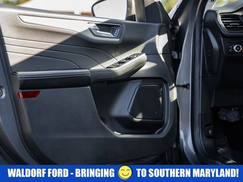 Used 2022 Ford Escape SEL image 38