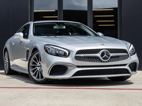 Used 2017 Mercedes-Benz SL 450 image 2