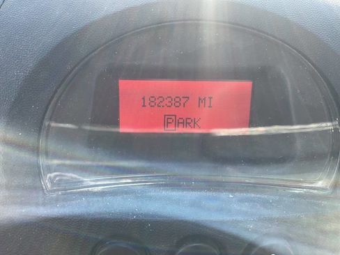 Used 2008 Pontiac Grand Prix image 3