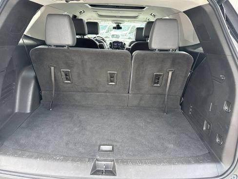 Used 2021 Chevrolet Traverse LT w/ LT Premium Package FWD image 18