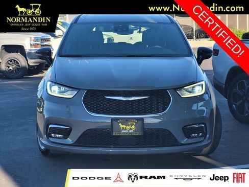 Certified 2025 Chrysler Pacifica Select FWD image 2
