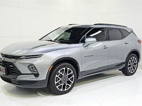 Used 2025 Chevrolet Blazer RS FWD image 3