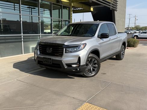 Used 2023 Honda Ridgeline Sport image 2