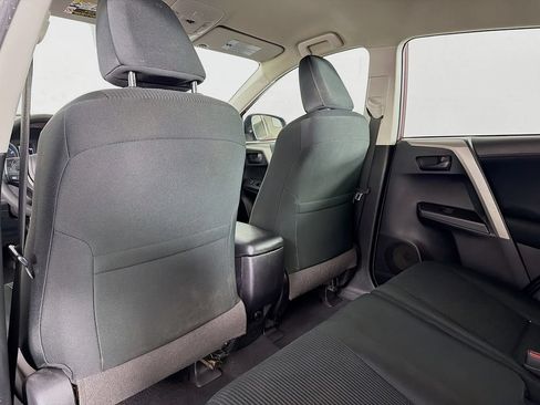 Used 2018 Toyota RAV4 LE FWD image 31