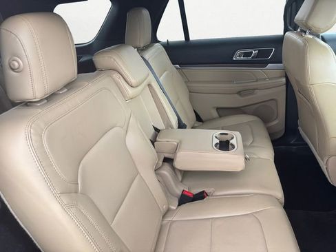 Used 2017 Ford Explorer Limited image 19