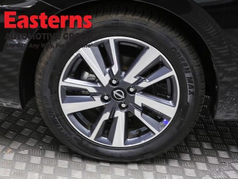 Used 2023 Nissan Versa SV image 32