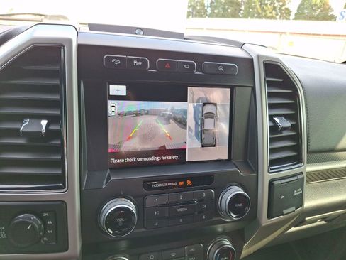 Used 2019 Ford F150 Lariat w/ Equipment Group 502A Luxury AWD/4WD image 17