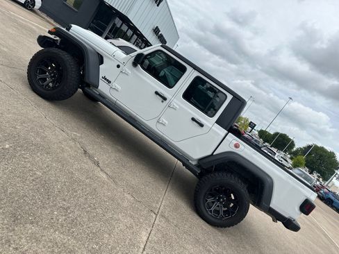 Used 2023 Jeep Gladiator Sport w/ Trailer Tow Package AWD/4WD image 6