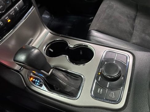 Used 2019 Jeep Grand Cherokee Altitude AWD/4WD image 20